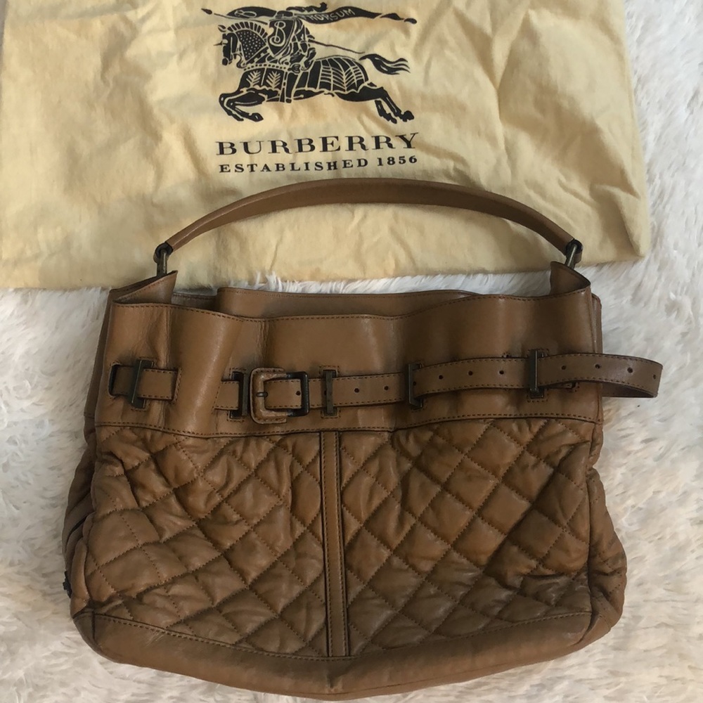 SOLD! Burberry quilted tan leather purse 😍